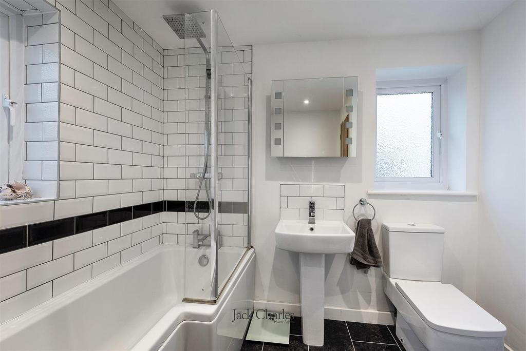 33 Wealden Close, TN11 9 HB 011.jpg