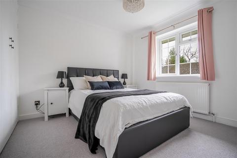 undefined, Newark Road, Windlesham