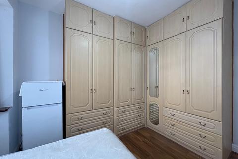 undefined, Hillside Road, Southall UB1