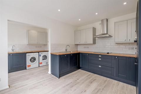 3 bedroom semi-detached house to rent, Faulkner Road, Solihull