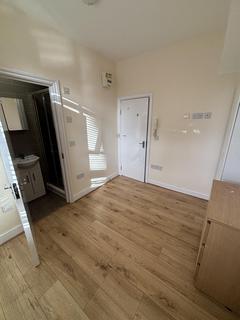 undefined, Hedge Lane, N13