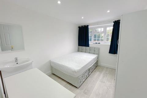 undefined, Vincent Road, Isleworth TW7