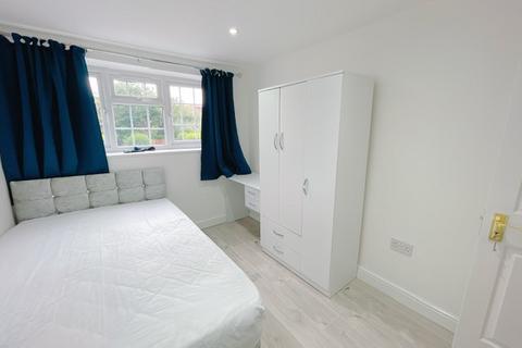undefined, Vincent Road, Isleworth TW7