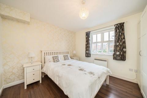 2 bedroom flat for sale, Macmillan Way, London SW17