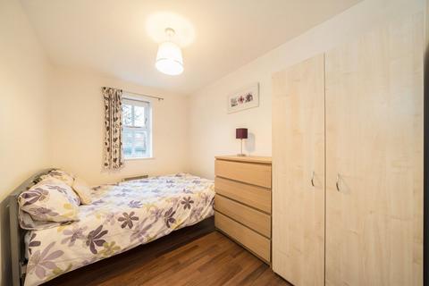 2 bedroom flat for sale, Macmillan Way, London SW17