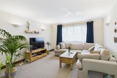 2 bedroom flat for sale, Willowfields, Southgate RH11