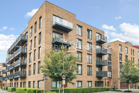undefined, Whiting Way, London SE16