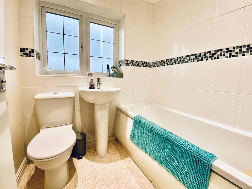 Family bathroom.jpg