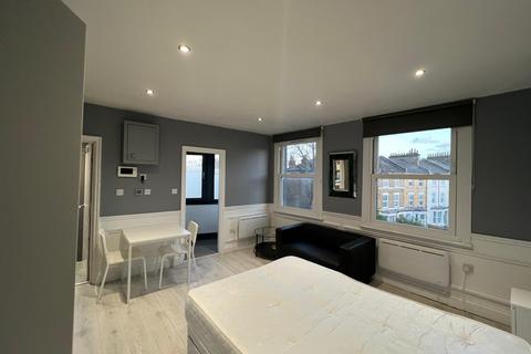 Studio to rent, Stoke Newington Common, London N16