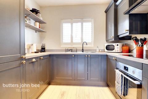 3 bedroom semi-detached house for sale, Peregrine Drive, Telford