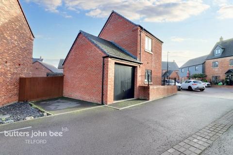 3 bedroom semi-detached house for sale, Peregrine Drive, Telford