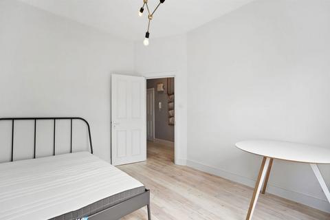 2 bedroom flat to rent, Elgin Crescent, London W11
