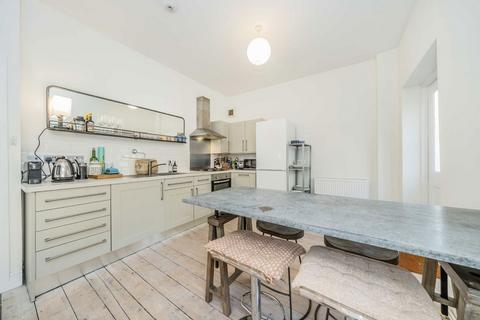 2 bedroom flat to rent, Elgin Crescent, London W11