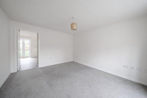 4 bedroom semi-detached house to rent, Harviston Avenue, NG4