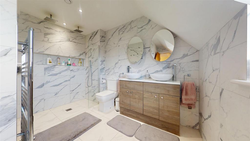 Main en-suite