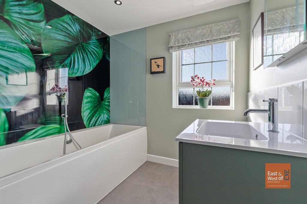 A17 - 10 Veysey Close, Exeter - 251203