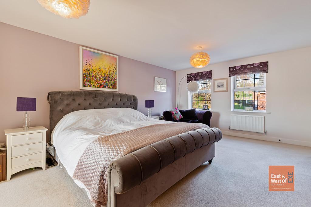 A22 - 10 Veysey Close, Exeter - 251203