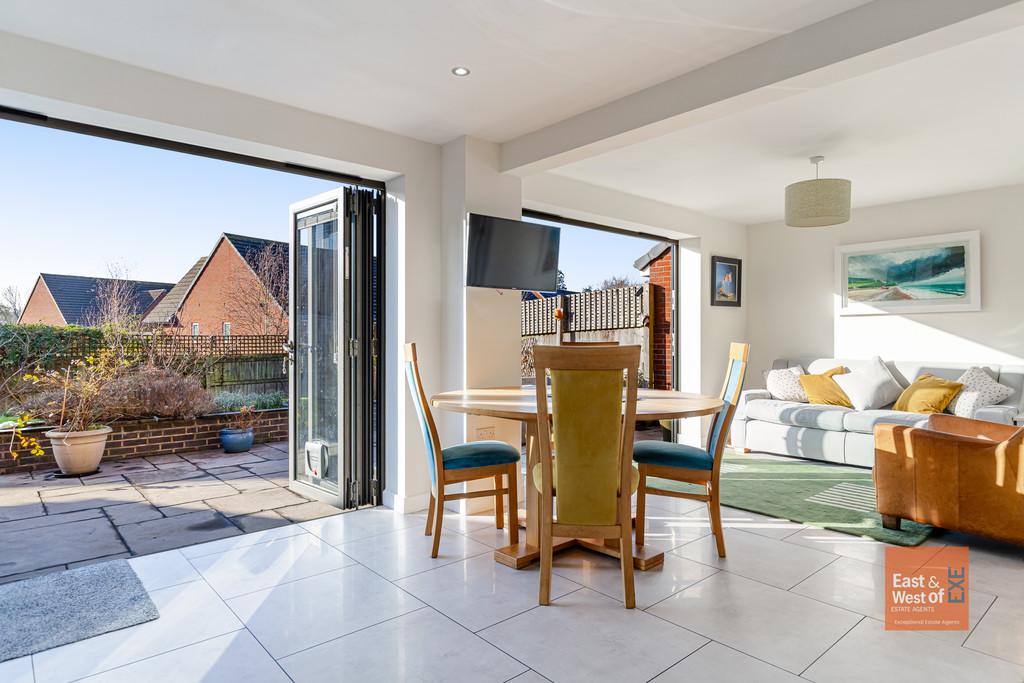 A13 - 10 Veysey Close, Exeter - 251203