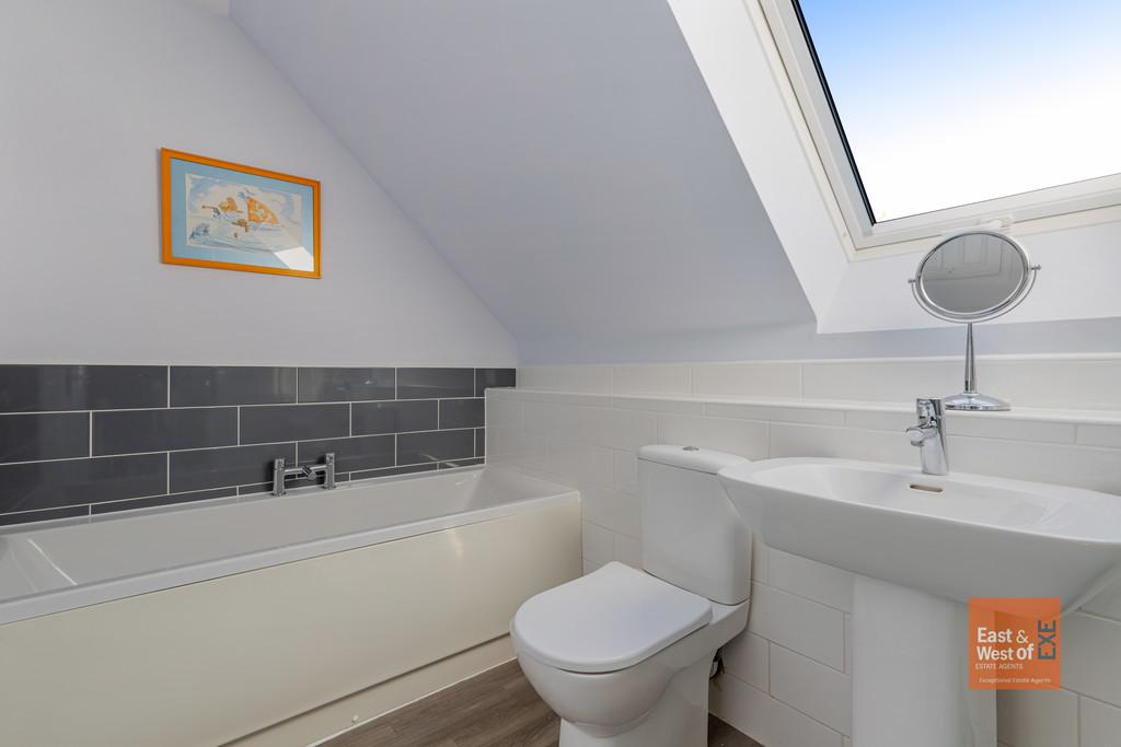 A25 - 10 Veysey Close, Exeter - 251203