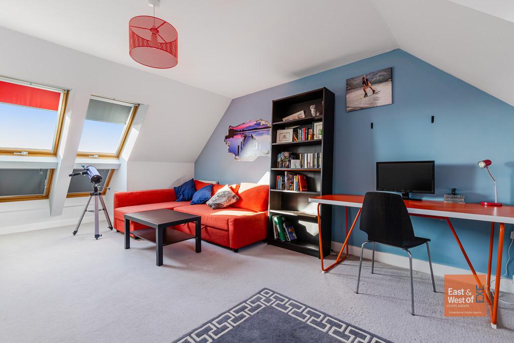 A26 - 10 Veysey Close, Exeter - 251203