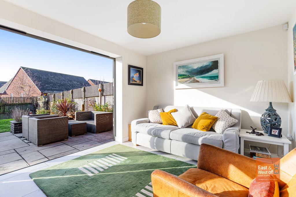 A14 - 10 Veysey Close, Exeter - 251203