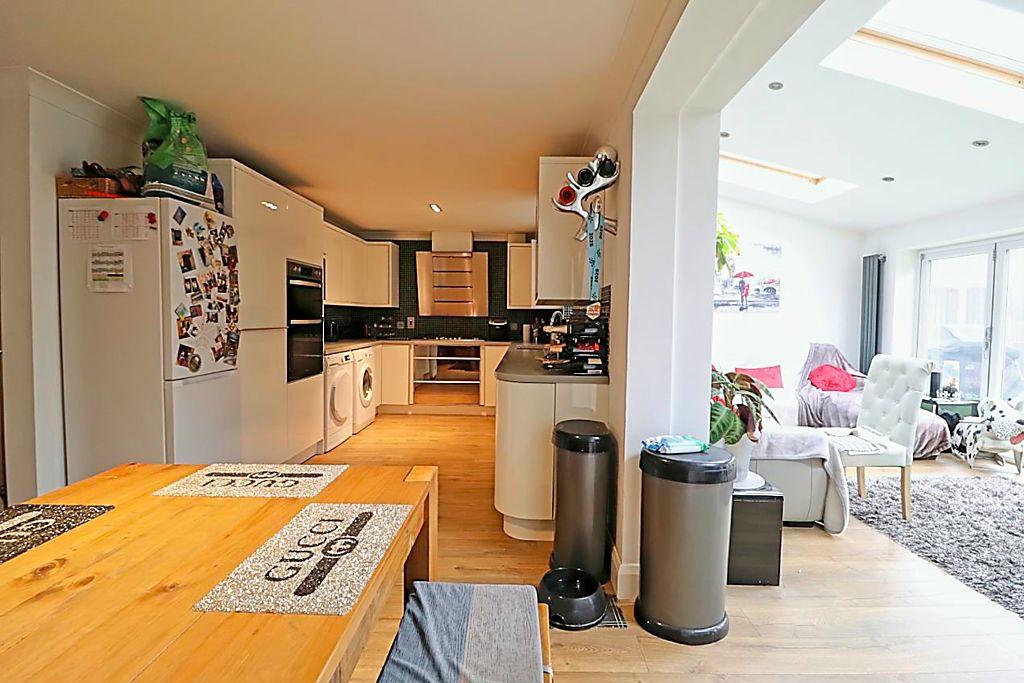 Kitchen / Diner /