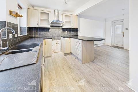 3 bedroom terraced house for sale, Sycamore Drive, Auckley