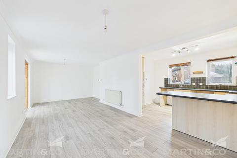 3 bedroom terraced house for sale, Sycamore Drive, Auckley