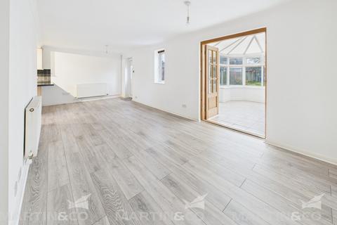 3 bedroom terraced house for sale, Sycamore Drive, Auckley