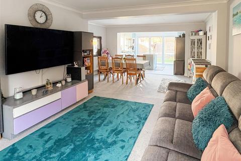 3 bedroom semi-detached house for sale, Larkspur Close, Littlehampton BN17