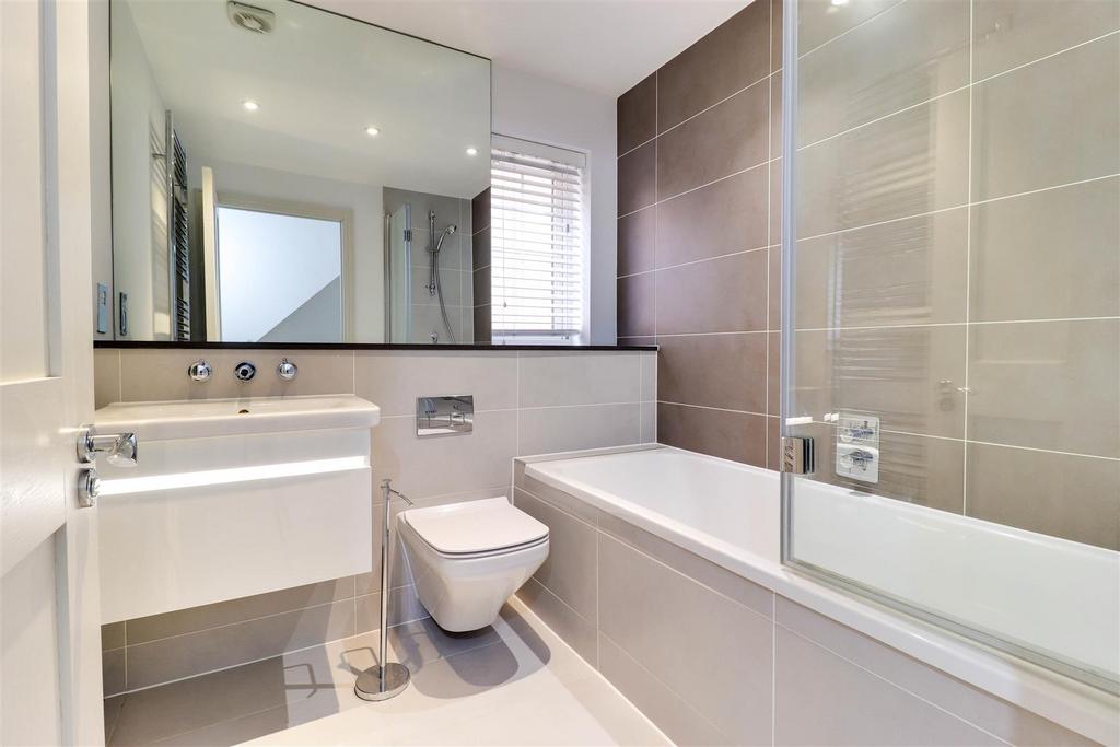 Bathroom 1.1.jpg