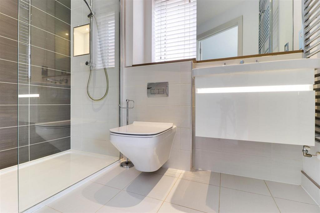 29. Bed 1 en-suite 1.1.jpg