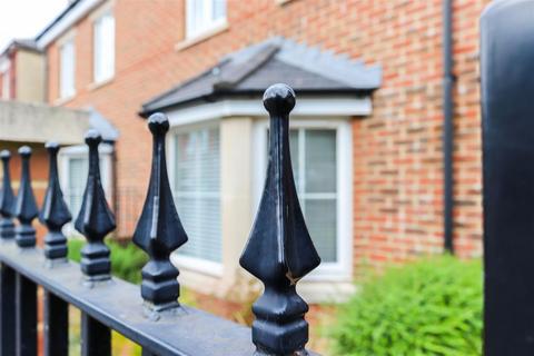 4 bedroom house to rent, Carroll Place, Guildford GU2