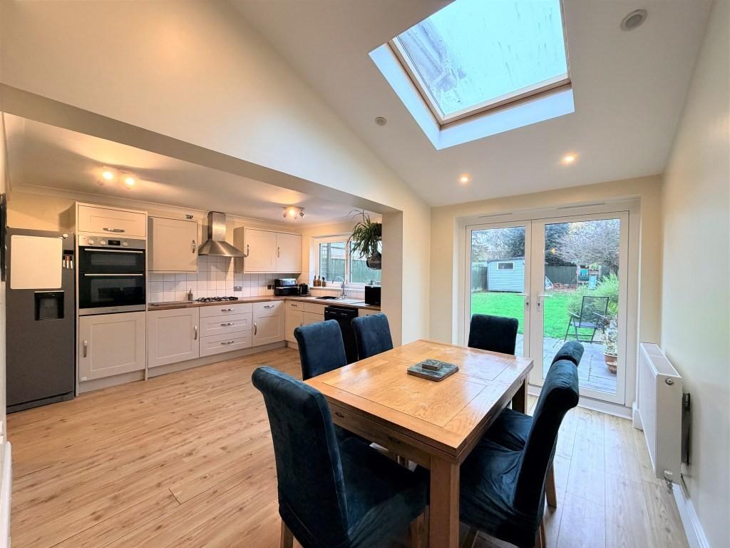 Kitchen dining1