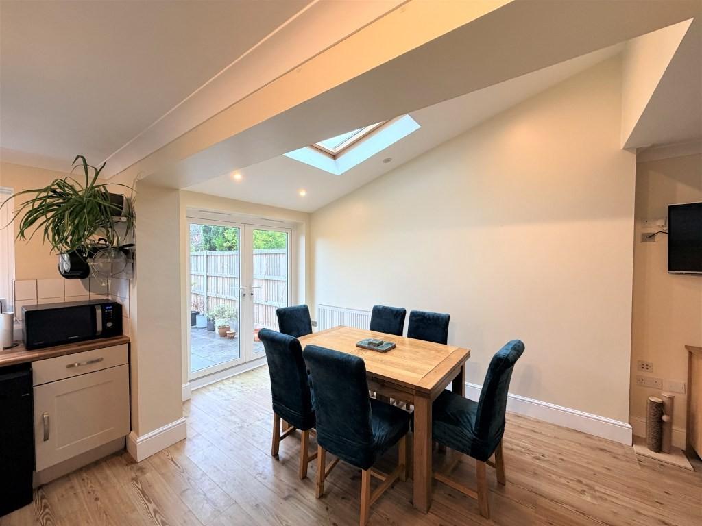 Kitchen dining4
