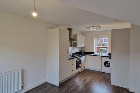 3 bedroom semi-detached house to rent, Tithebarn Way, Exeter