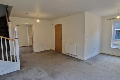 3 bedroom semi-detached house to rent, Battle Abbey Way, Exeter