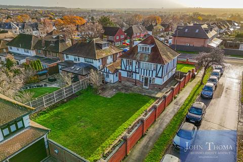 4 bedroom property for sale, Manor Road, Chigwell IG7