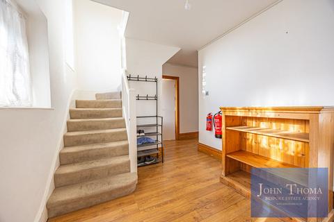 4 bedroom property for sale, Manor Road, Chigwell IG7