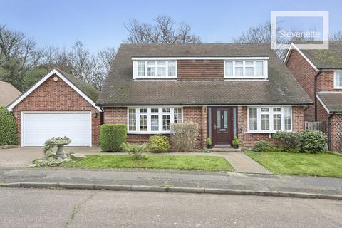4 bedroom detached house for sale, The Summit, Loughton