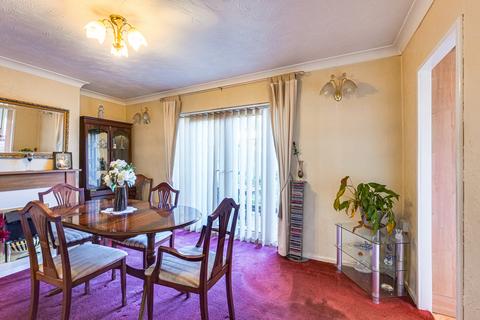 2 bedroom semi-detached bungalow for sale, Hatfield Road, Rayleigh, SS6