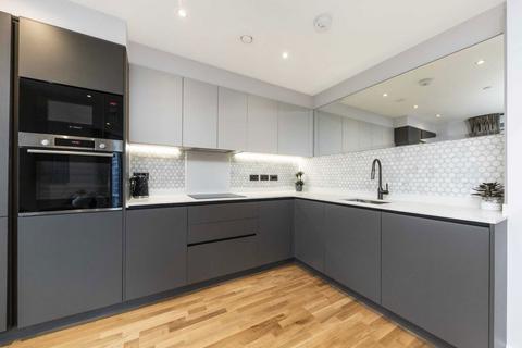 2 bedroom flat to rent, York Road, London SW11