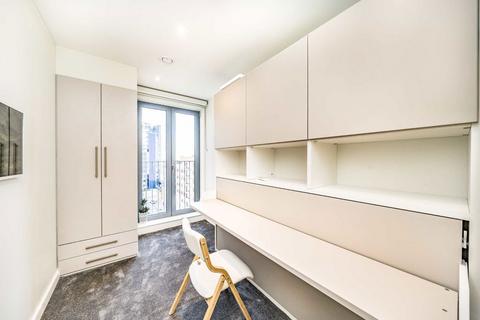 2 bedroom flat to rent, York Road, London SW11