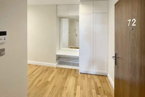 2 bedroom flat to rent, York Road, London SW11