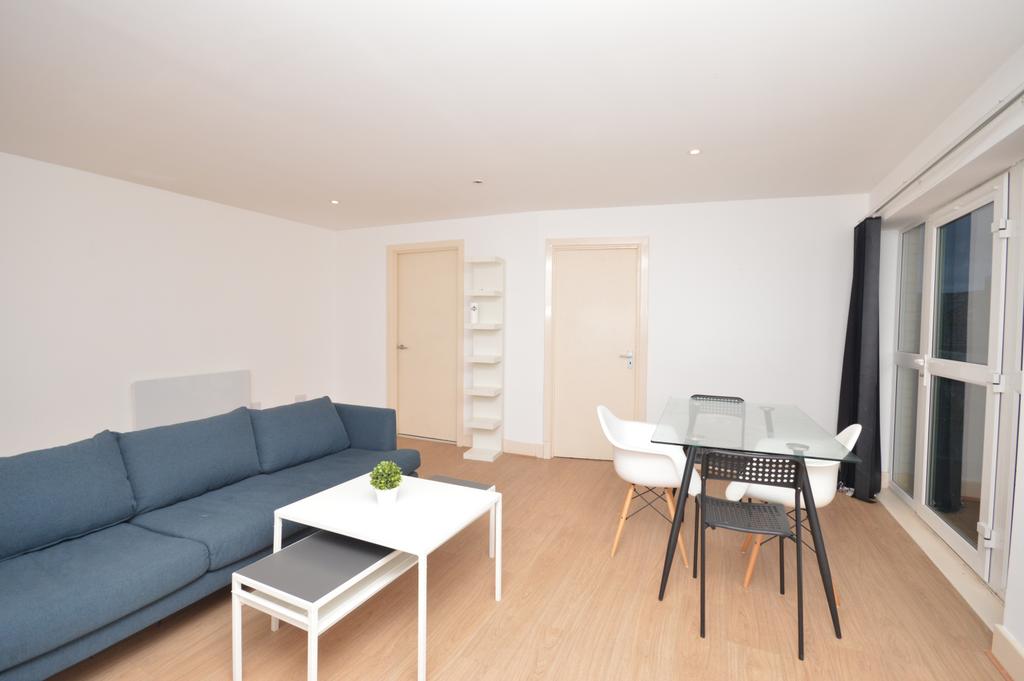 Spacious 3 Bed, 2 Bath Apartment in Westferry, E1