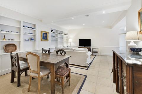 undefined, Kinnerton Yard, Knightsbridge, London