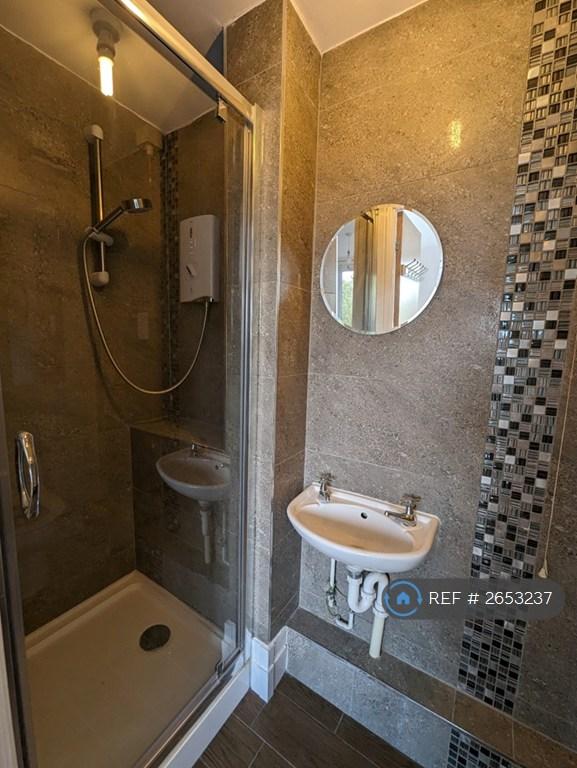 En-Suite Of Main Bedroom