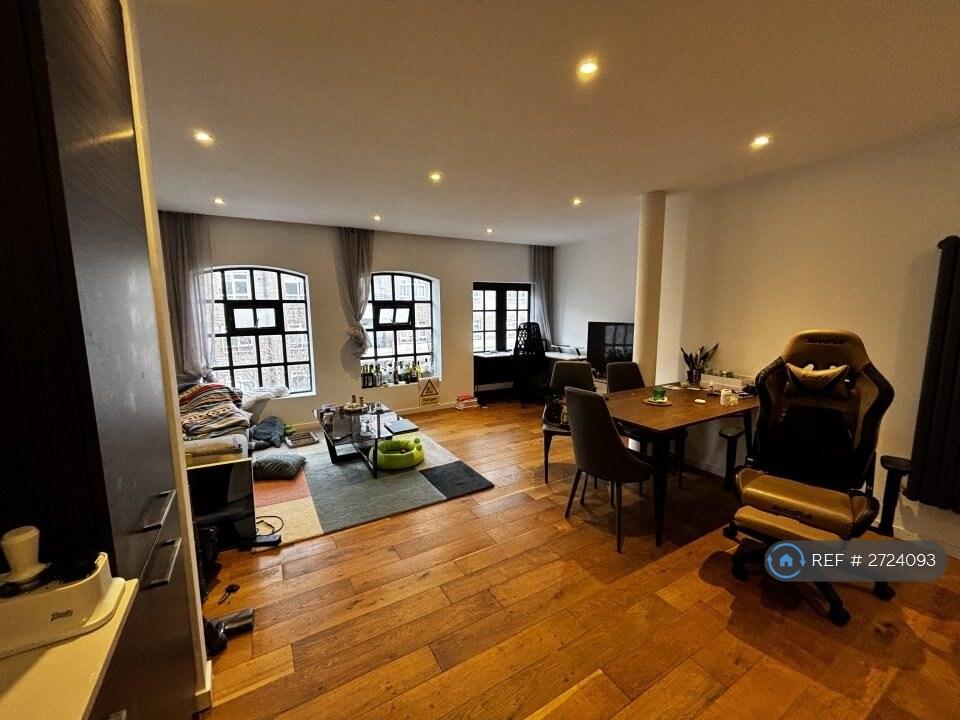 Living Room / Kitchen