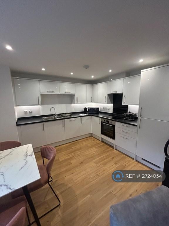 Fully Fitted Kitchen