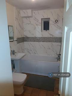 2 bedroom flat to rent, West Lodge, London, E16